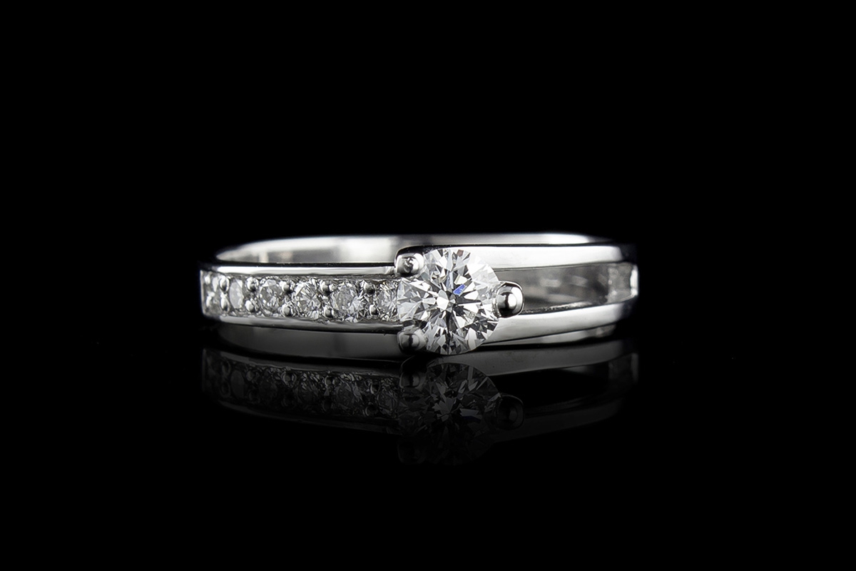 Годежен пръстен с диамант 8103