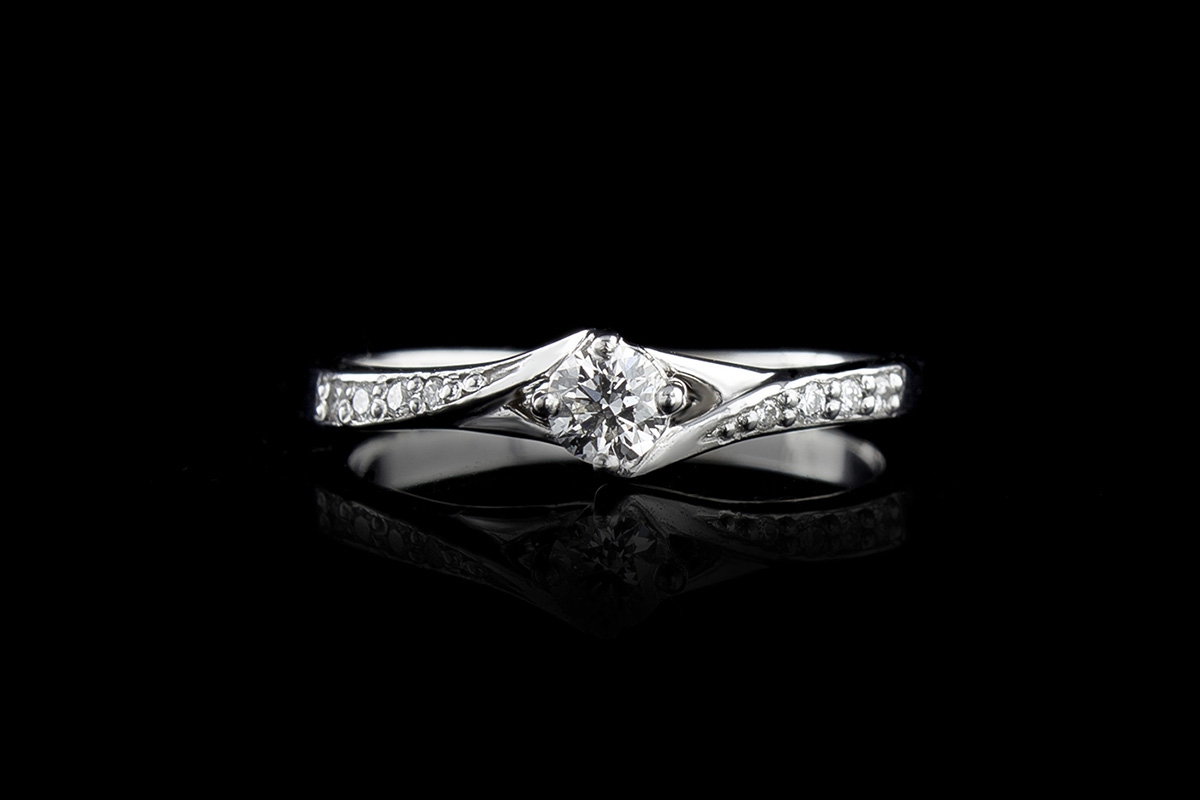 Годежен пръстен с диаманти N608